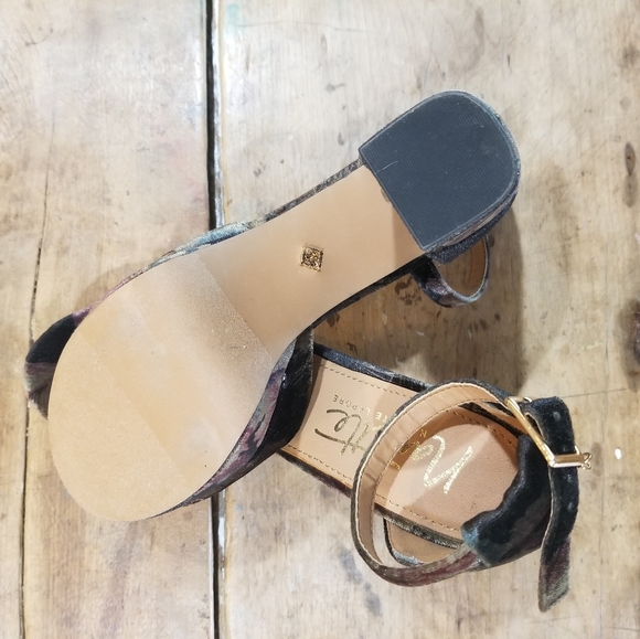 Nanette Lepore Velvet Floral Sandals size 6 - Picture 5 of 5